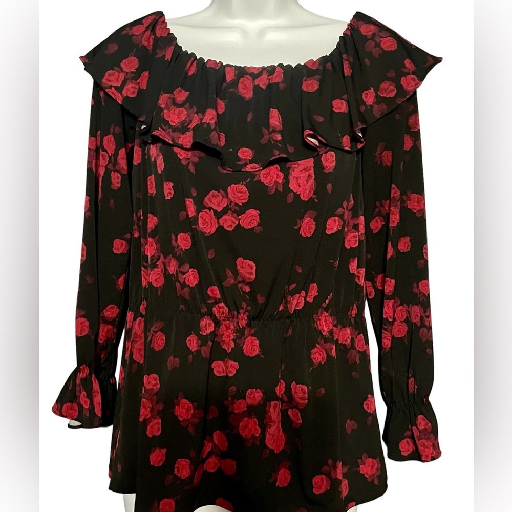 Womens top Michael Michael Kors M can be worn off shoulder